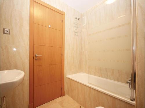 Two-bedroom Apartment In San Luis de Sabinillas