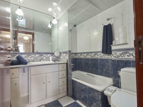 Sea & Pool Apartment
