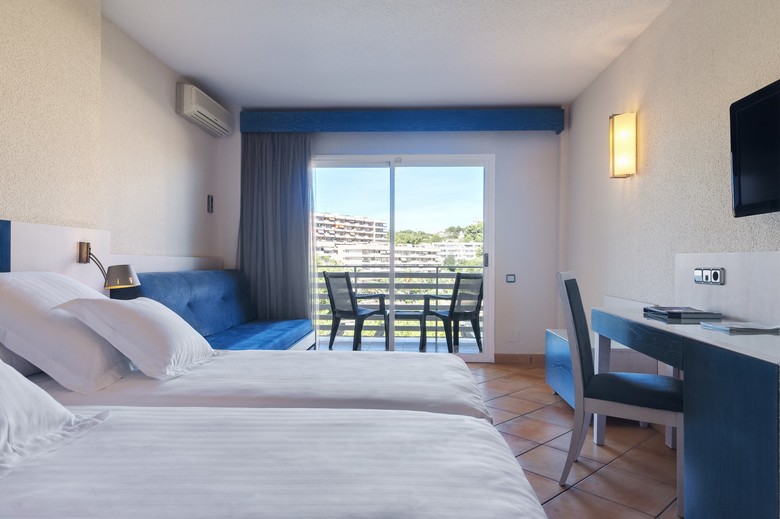 Hotel Occidental Cala Vi�as