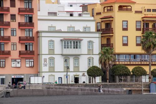 Hotel Emblem�tico Holiday Time