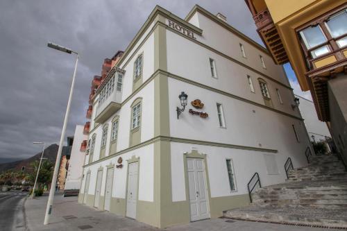 Hotel Emblem�tico Holiday Time