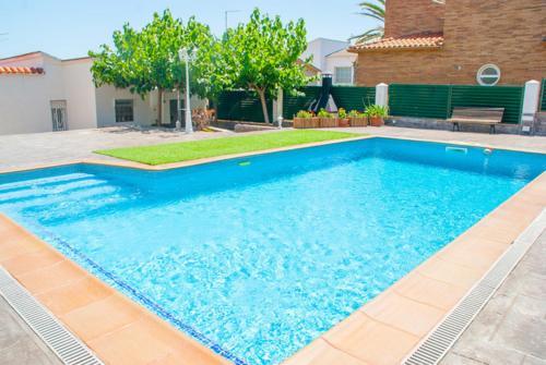 La Platja De Calafell Villa Sleeps 6 Pool Wifi