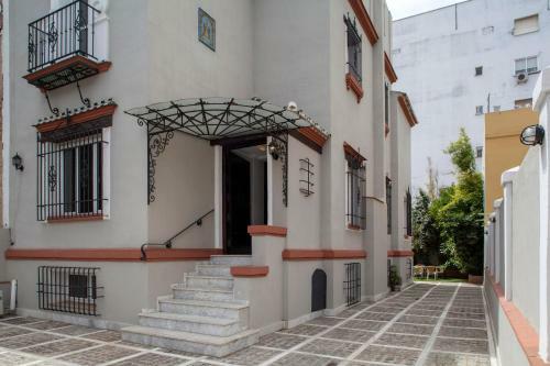 10 Bdr Chalet; Maria Luisa Park