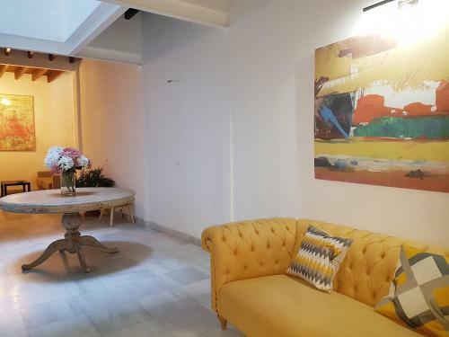Reservaloen Casa Sevillana