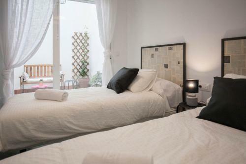 Modern And Spacious Apartment. Private Patio