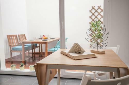 Modern And Spacious Apartment. Private Patio