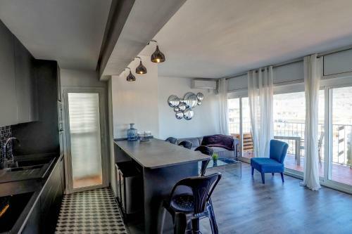 Chic Sea Views Apartment