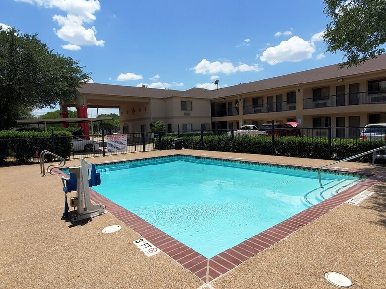 Hotel Super 8 Arlington East