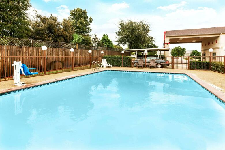 Hotel Super 8 Arlington East