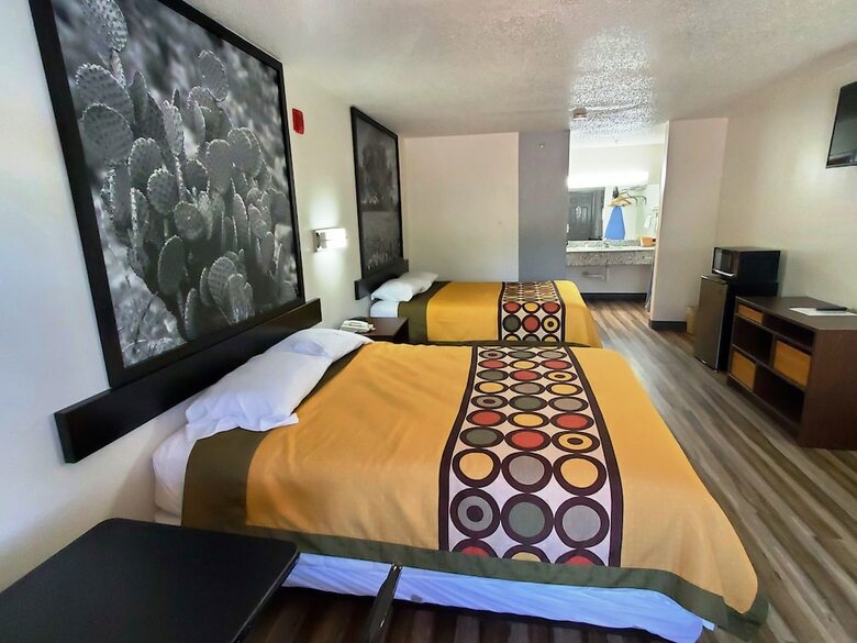 Hotel Super 8 Arlington East