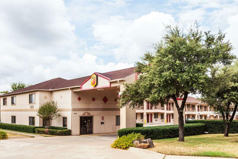 Hotel Super 8 Arlington East