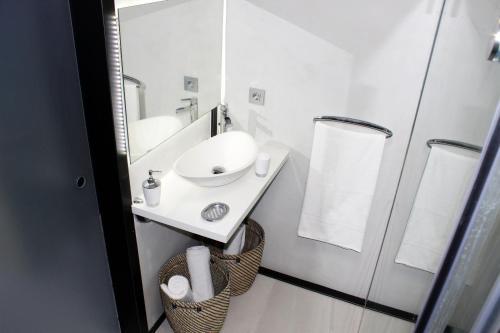 Luxury African Apartment With Pool In Taurito, Mog�n.