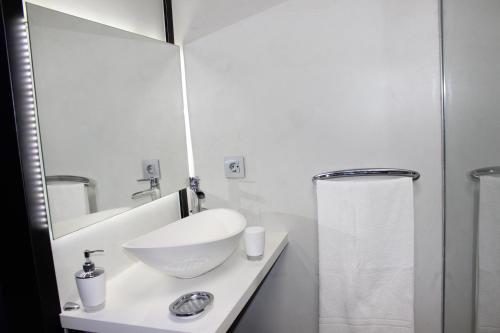 Luxury African Apartment With Pool In Taurito, Mog�n.