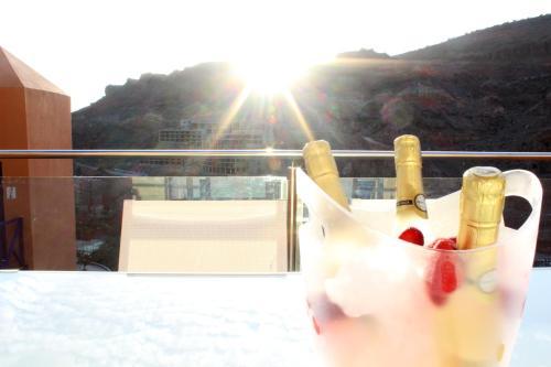 Luxury African Apartment With Pool In Taurito, Mog�n.