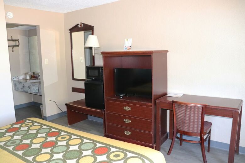 Hotel Super 8 Clarksville East