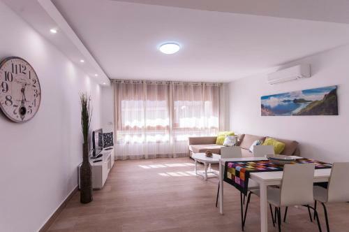 Lets Holidays Tropicana Apartment 2