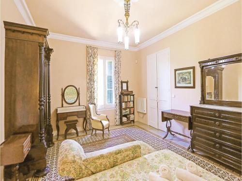 Thirteen-bedroom Holiday Home In Vilanova Del Valles