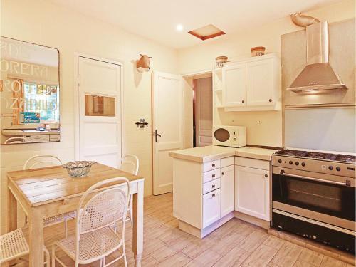 Thirteen-bedroom Holiday Home In Vilanova Del Valles
