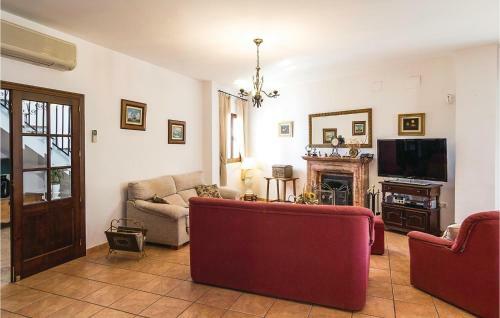 Five-bedroom Holiday Home In Zagrilla Baja