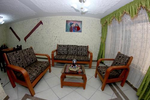 Hostal Happy House Inn