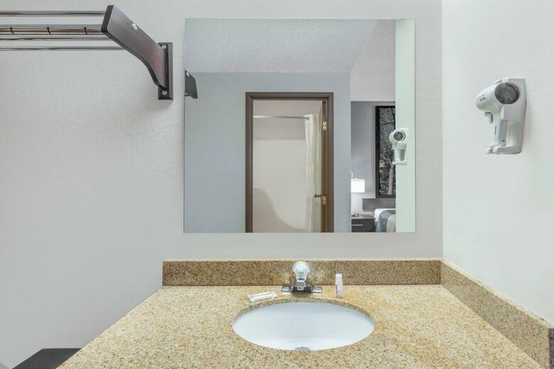 Hotel Super 8 Madison South