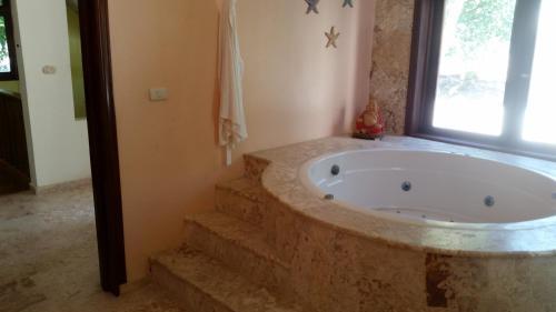 Villa With Large Pool, Near Beach