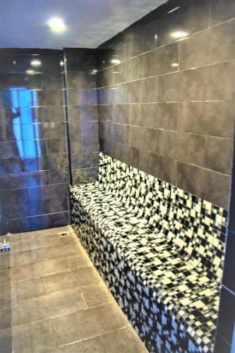 City Center Full Service Luxury Apartment ?????
