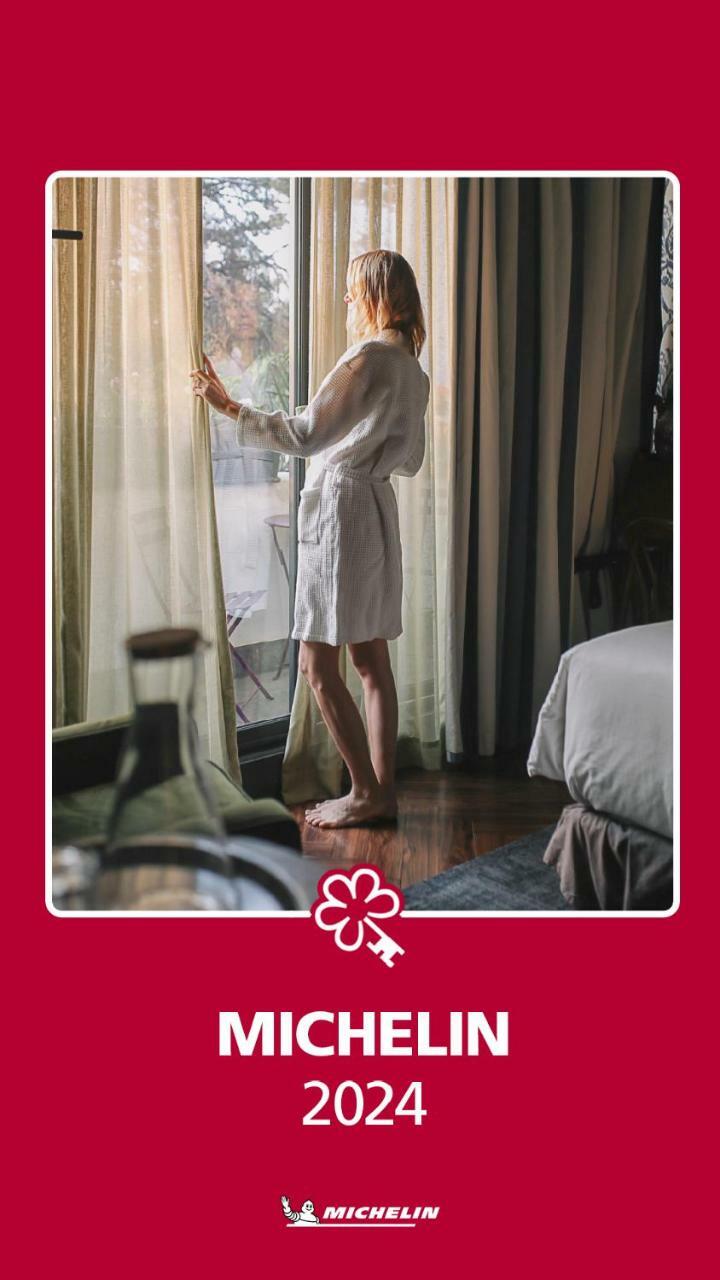 Hotel Pug Seal Anatole France