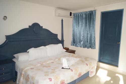 Chichis And Charlies Beachfront Hotel