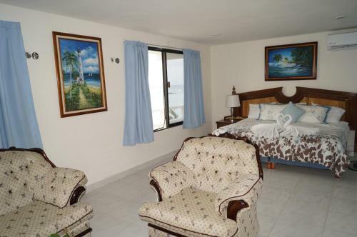 Chichis And Charlies Beachfront Hotel
