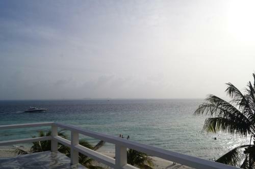 Chichis And Charlies Beachfront Hotel