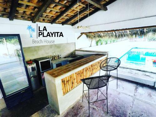 Hostal La Playita Beach House