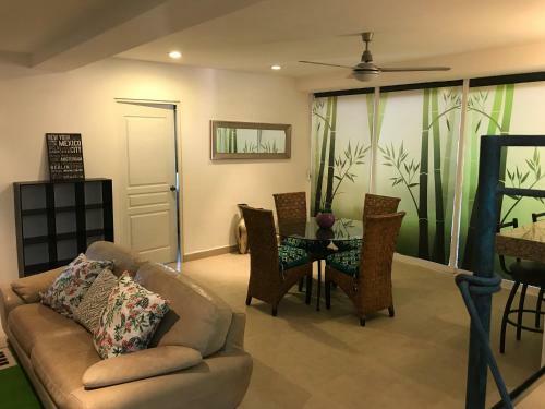 Cozy Apartment In Las Glorias