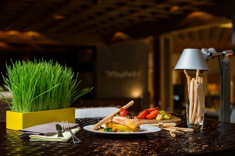 Radisson Blu Hotel, Dubai Deira Creek