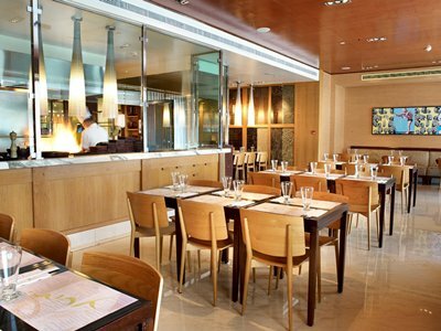 Radisson Blu Hotel, Dubai Deira Creek