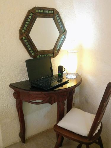 Hostal Casitas El Escondite Playa La Ropa