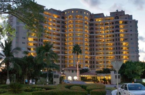Grand Residencial Ixtapa Apartment