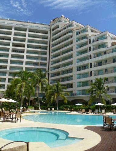 Grand Residencial Ixtapa Apartment
