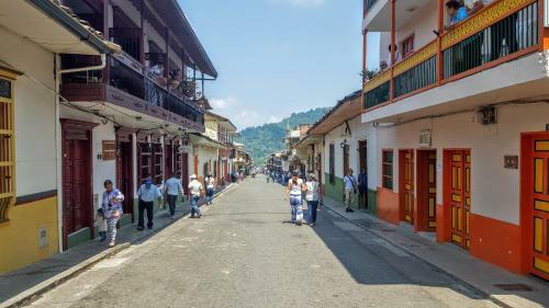 Bed & Breakfast Casa De Hospedaje Guayacanes Jard�n