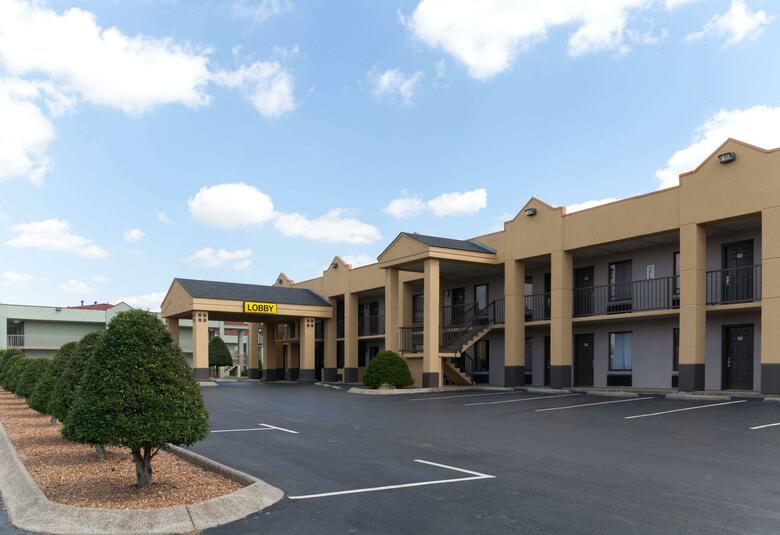 Hotel Super 8 Clarksville Northeast
