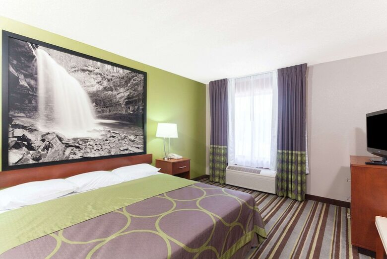 Hotel Super 8 Clarksville Northeast