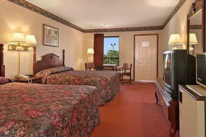 Hotel Super 8 Clarksville Northeast