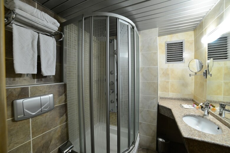 Royal Carine Hotel
