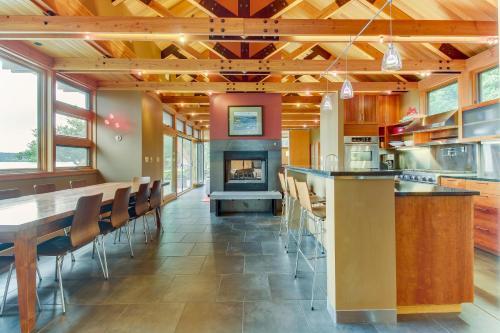 Fidalgo Island Waterfront Stunner