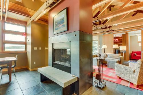 Fidalgo Island Waterfront Stunner