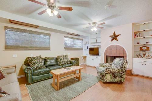 907 E Live Oak St Townhouse Unit 1 And 2