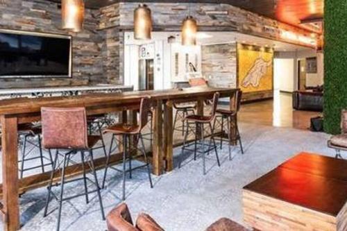 Apartamento University Flat + Pool + Gym