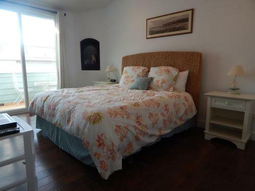 359 1st Street One-bedroom Apartment