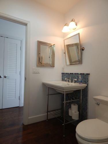 359 1st Street One-bedroom Apartment
