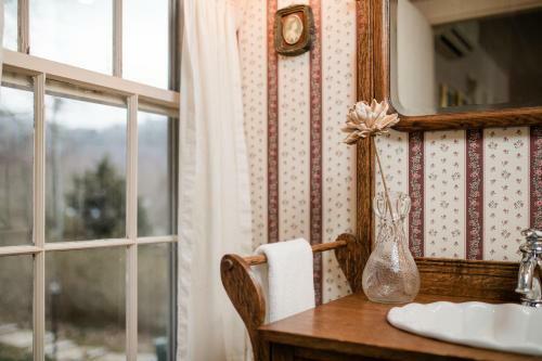 Bed & Breakfast The Mast Farm Inn